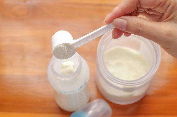 6个月以前的宝宝如何挑选羊奶粉