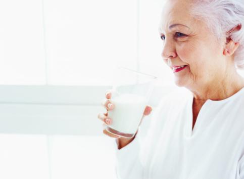 老年人喝羊奶粉的好处有什么？
